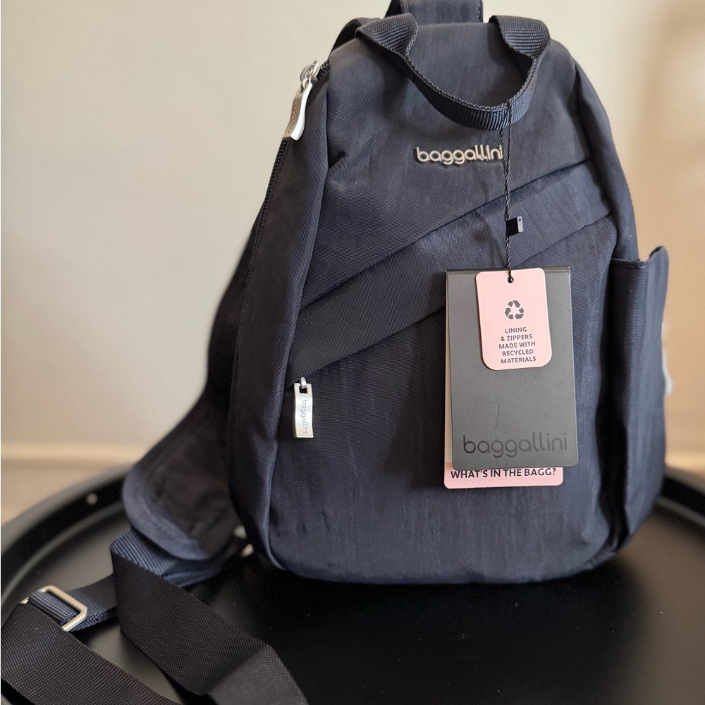 NWT Baggallini Travel Sling Backpack in Navy